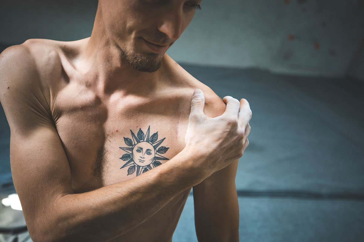 Douleur à l’épaule en escalade : Le guide complet pour soigner et prévenir